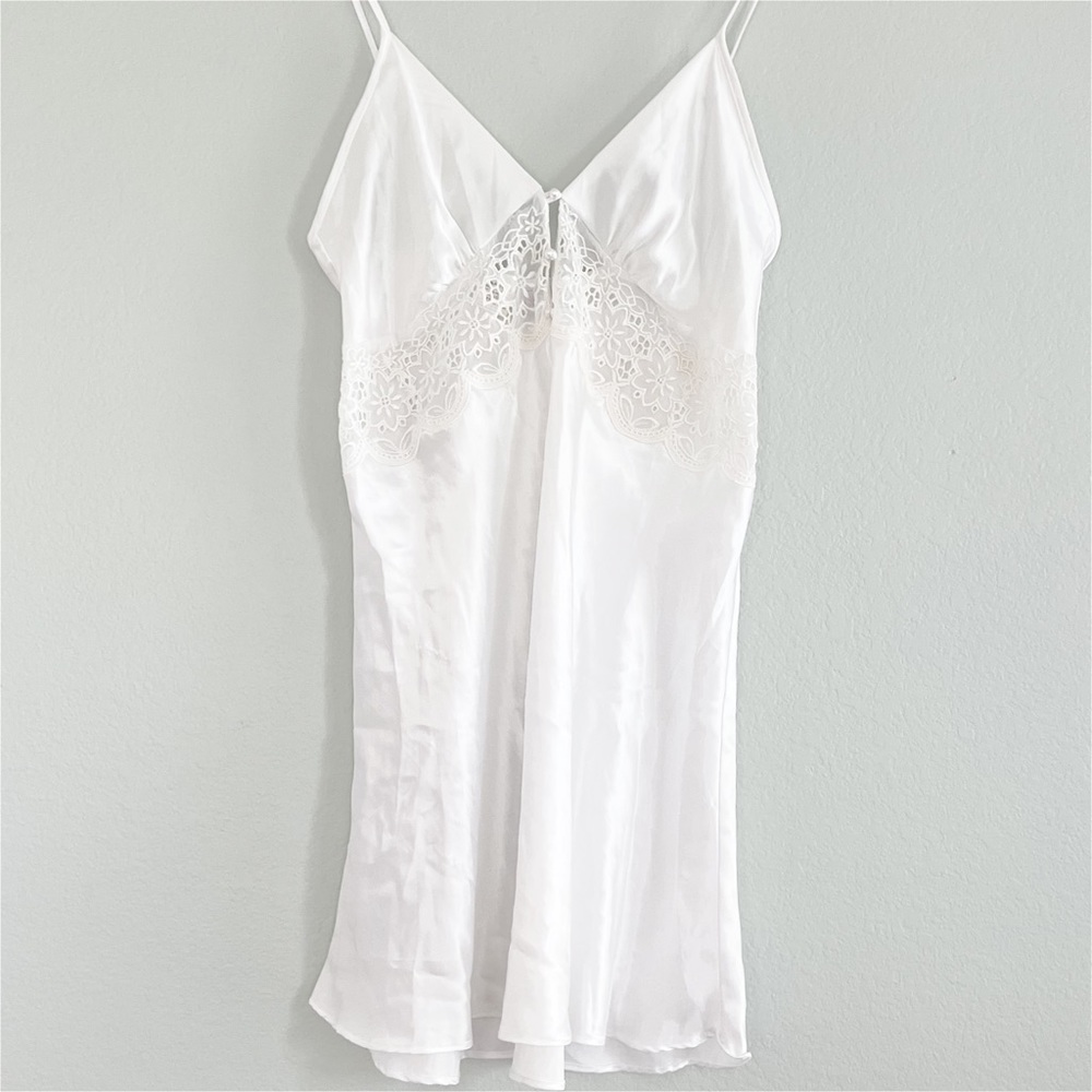 ETIENNE White Short Slip Size S